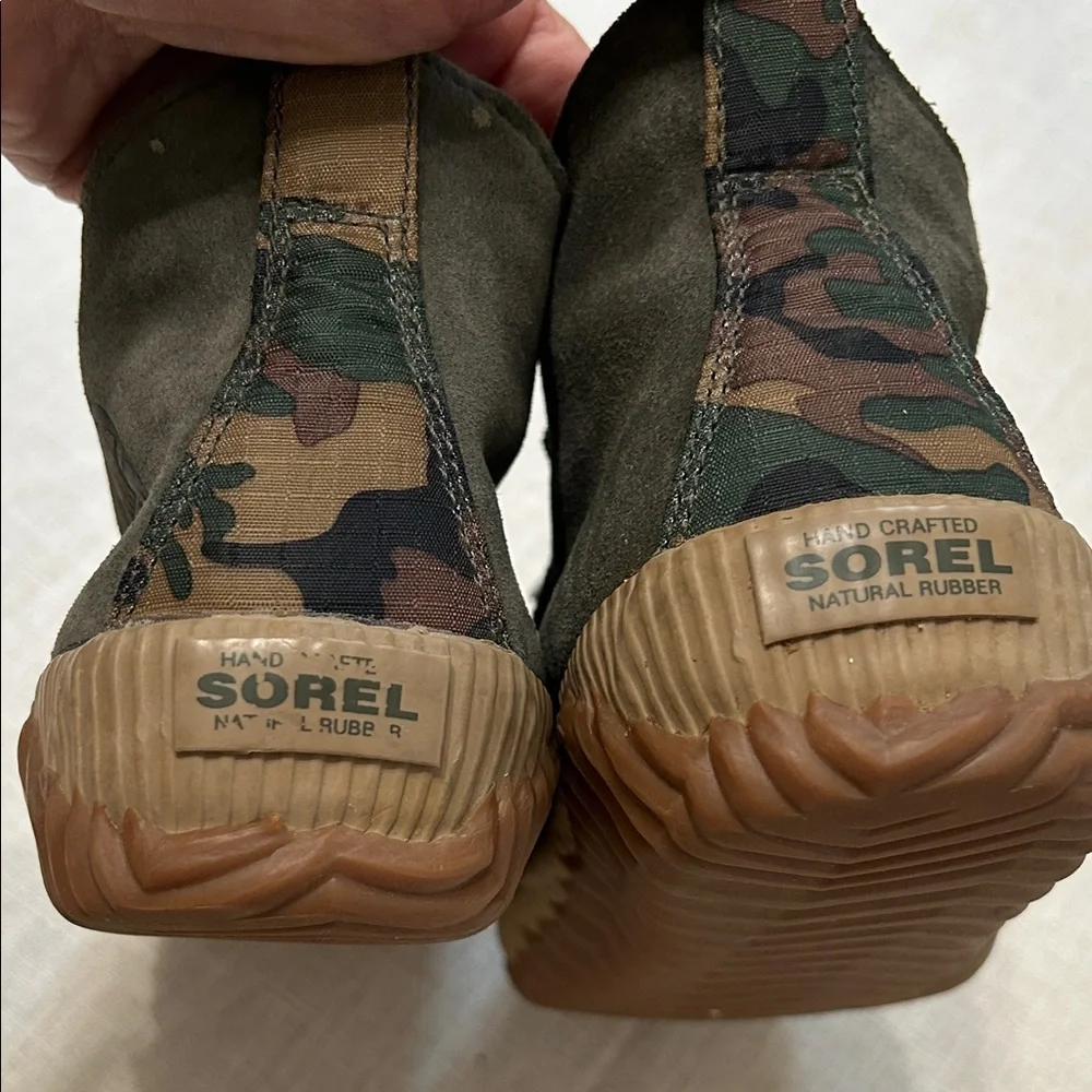 Sorel Out N About Rain Boots Women’s 7.5 Olive Camouflage Suede Ankle Booties
